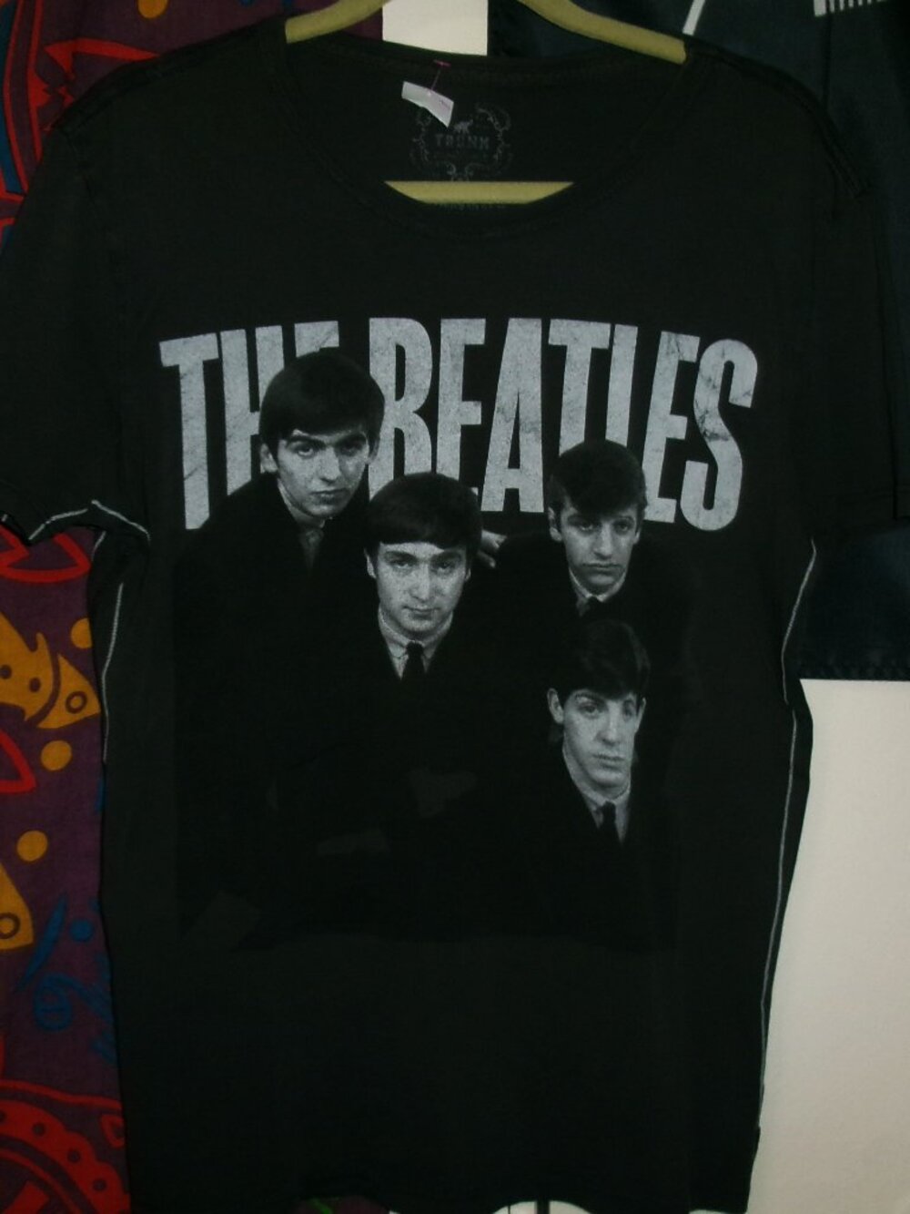 beatles 1963 early photo med woman ltd edt tee - pop rock fab four revolution